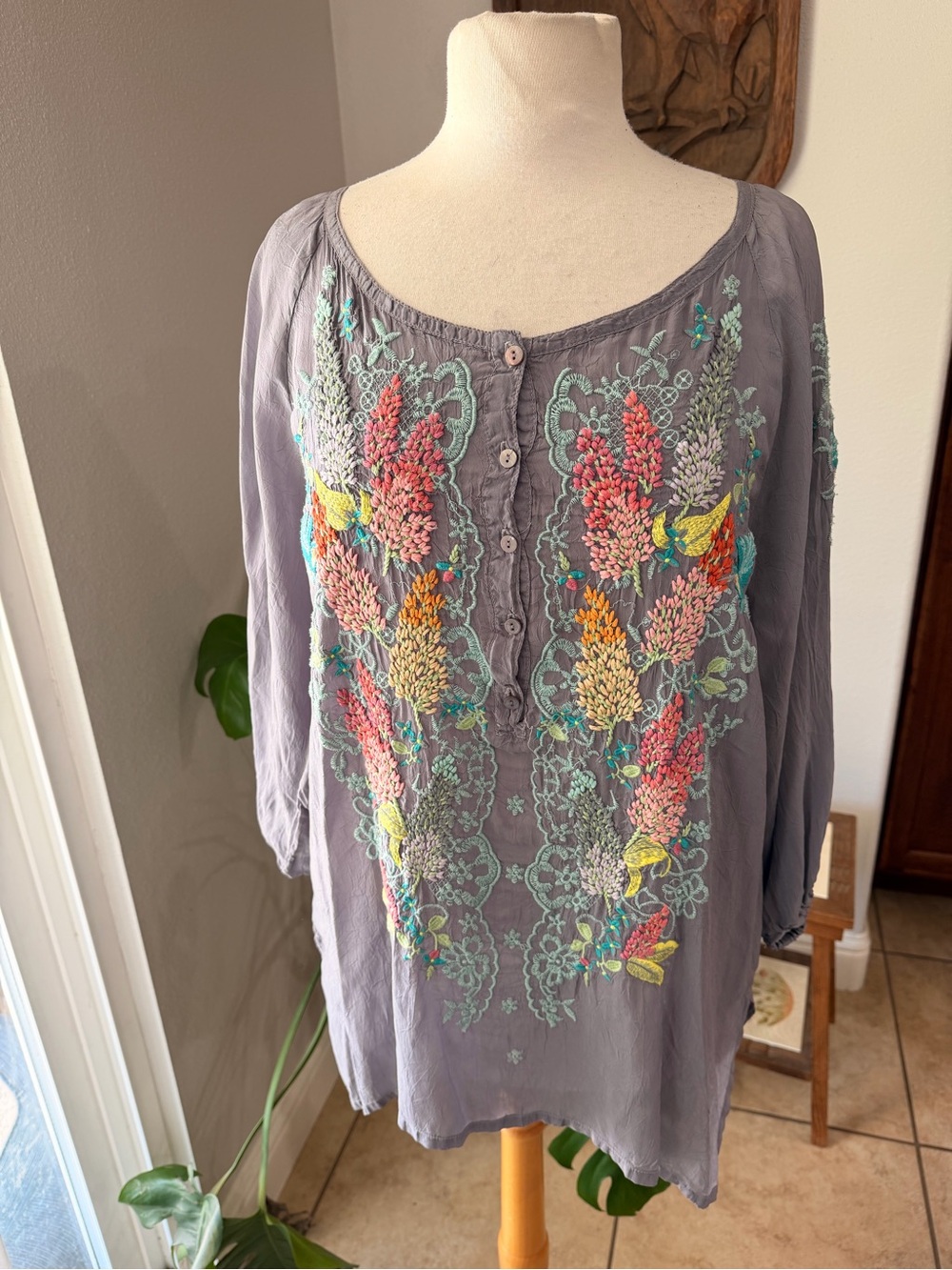 Johnny Was Gray Embroidered Floral Tunic Top NWT